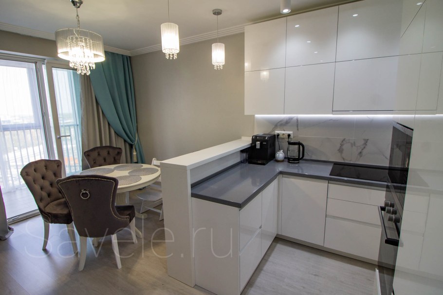 Кухни п-образные с барной стойкой и диваном