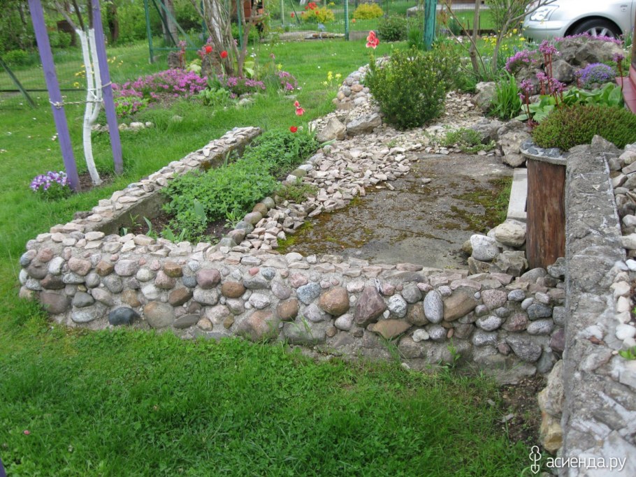 Каменный бордюр для клумбы