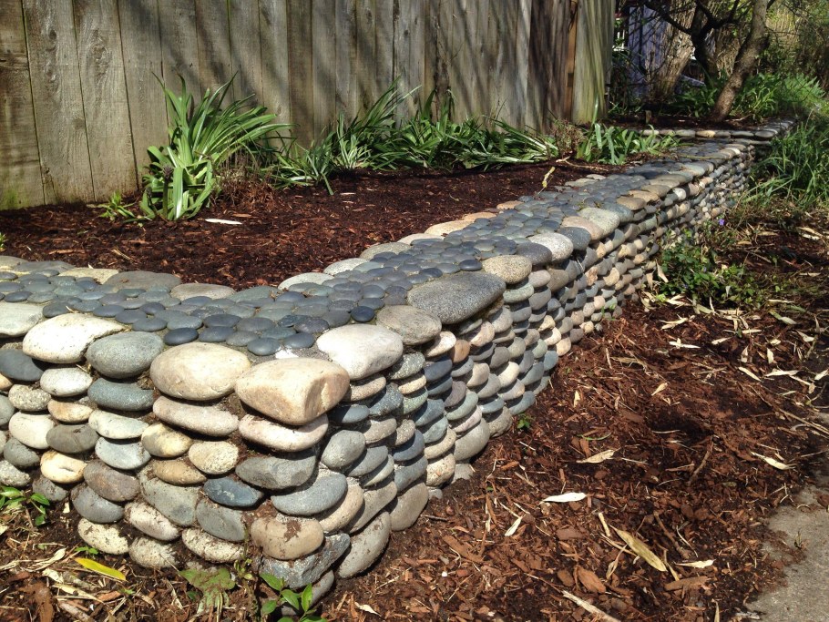 Бордюр из гальки