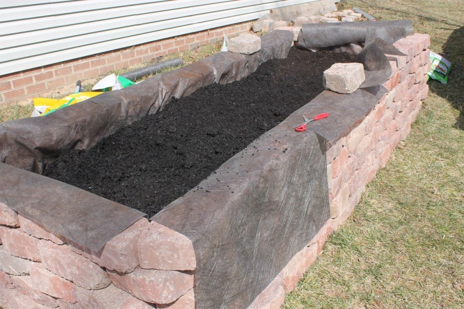 Бордюры для грядок из кирпича