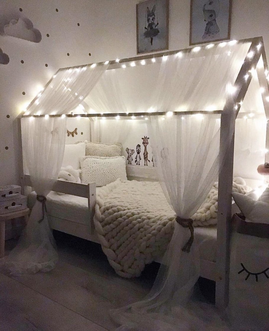Кровать в виде домика