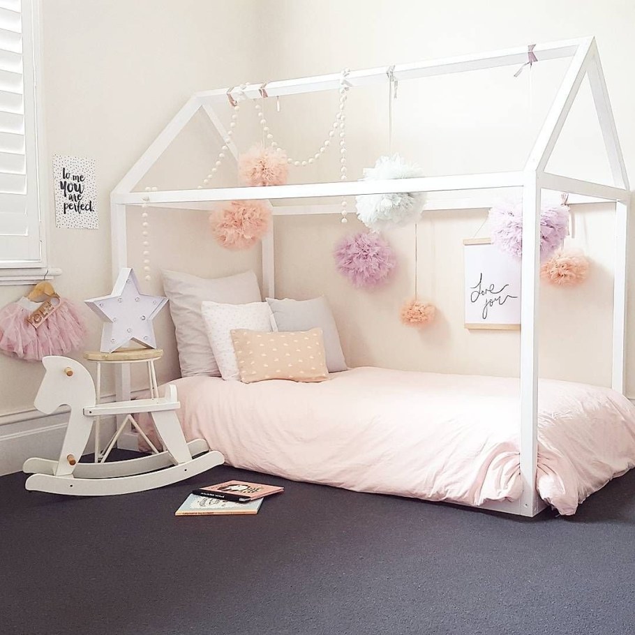 Кровать домик декор