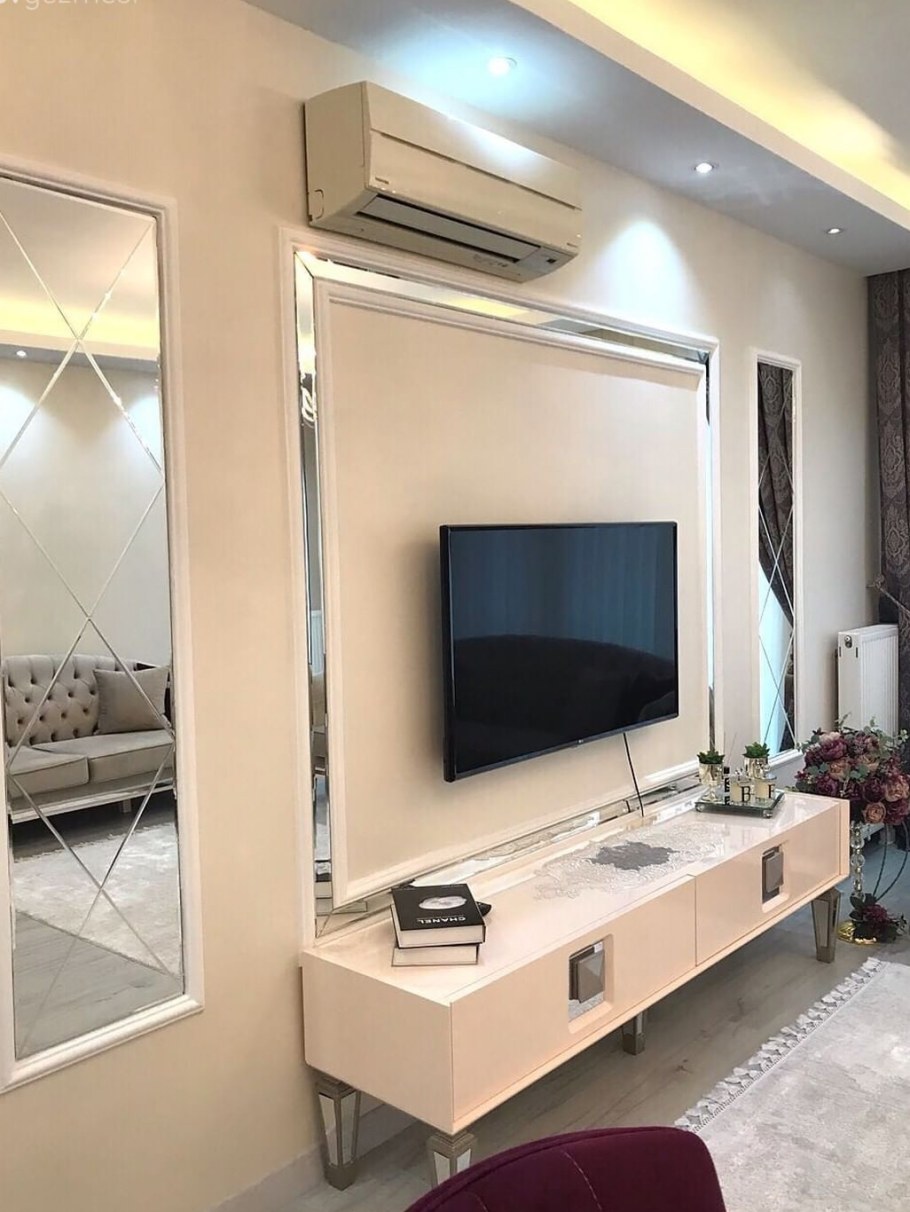 Телевизор в интерьере гостиной