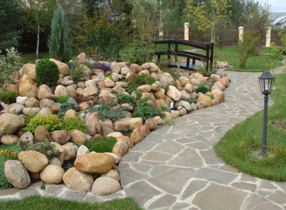 Каменистый сад плитняк