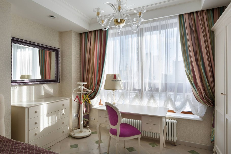 Штора до подоконника в гостиной