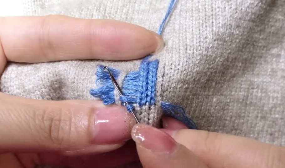 Заштопать дырку на кофте