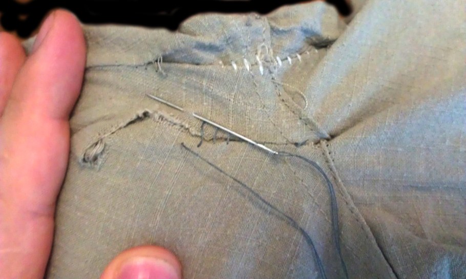 Штопка джинсов вручную