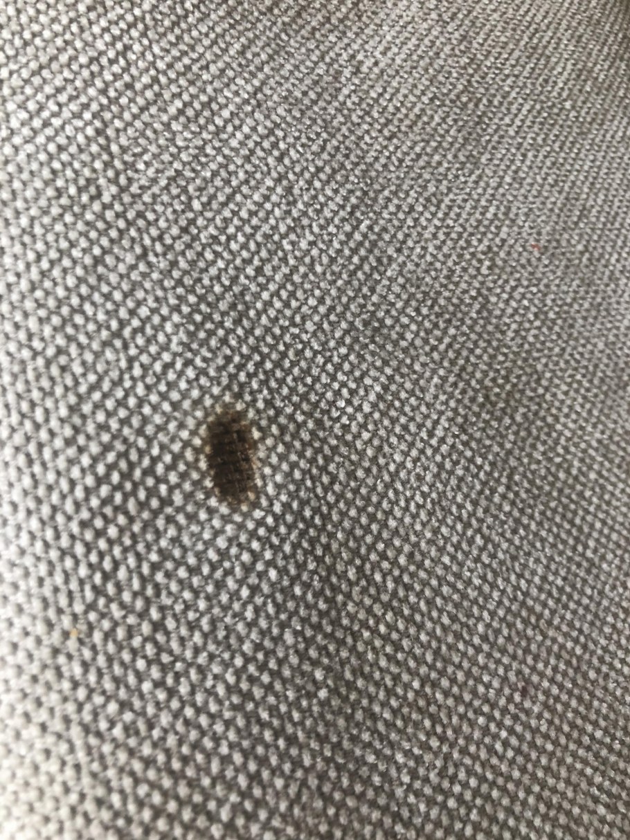 Прожгли тканевый диван