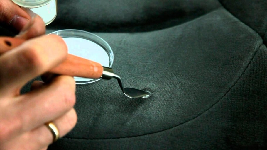 Прожег сиденье на велюре