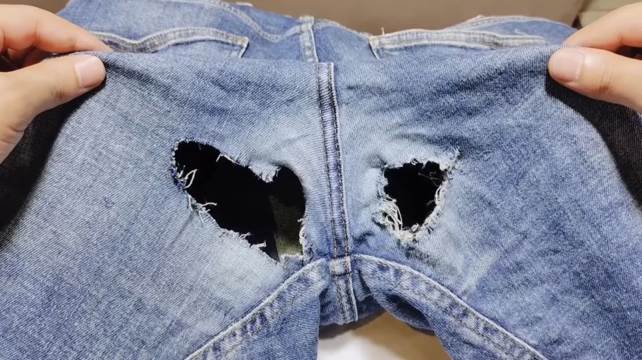 Старые протертые джинсы