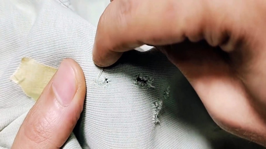 Дырка на одежде