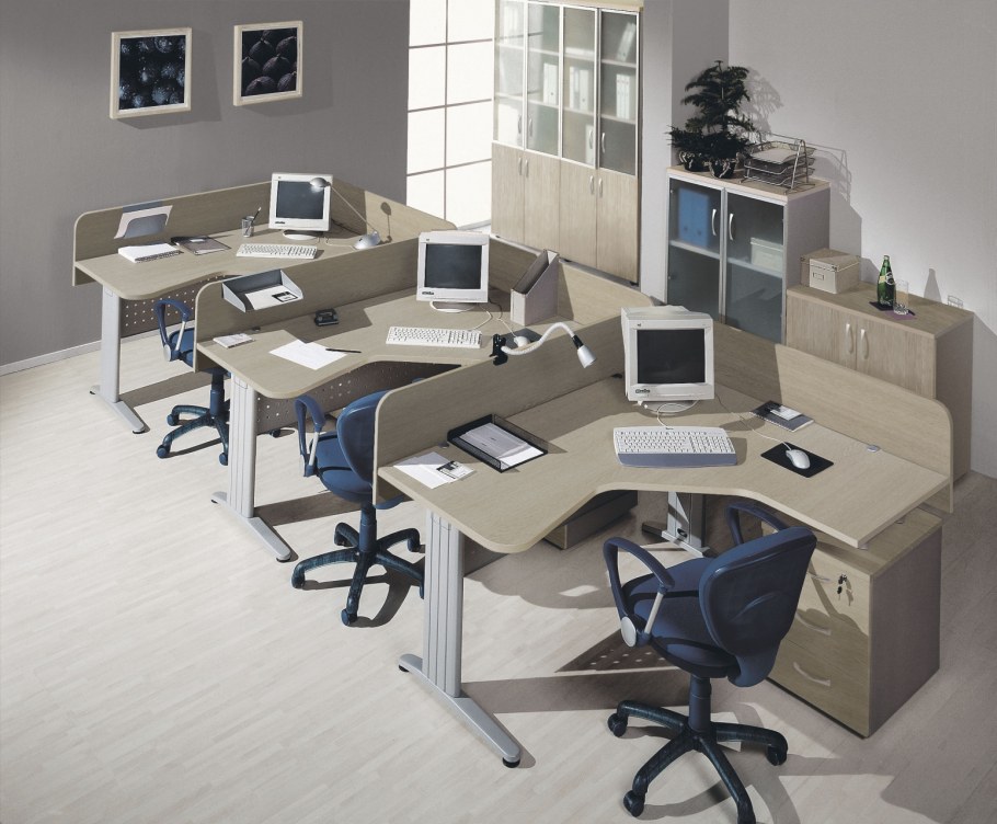 Расположение офисных столов