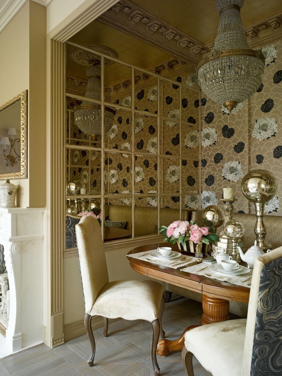 Декор стены зеркалами