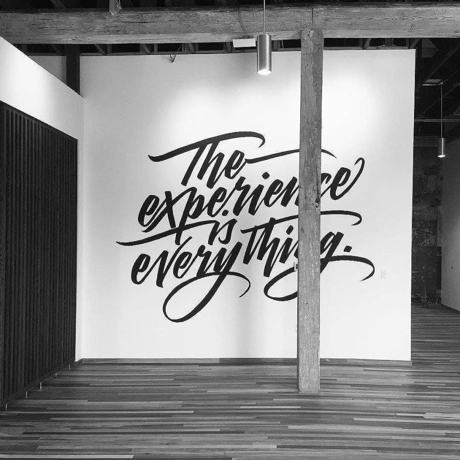 Надписи на стене в стиле лофт