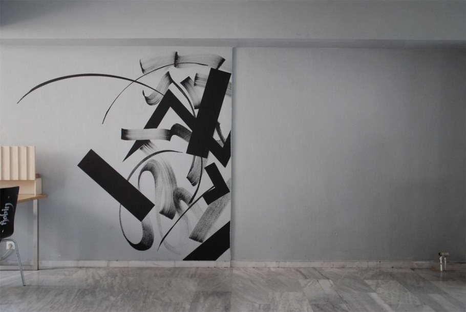 Каллиграфия на стене