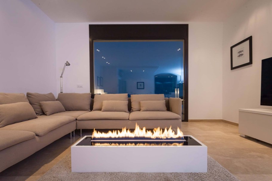 Биокамин напольный в интерьере