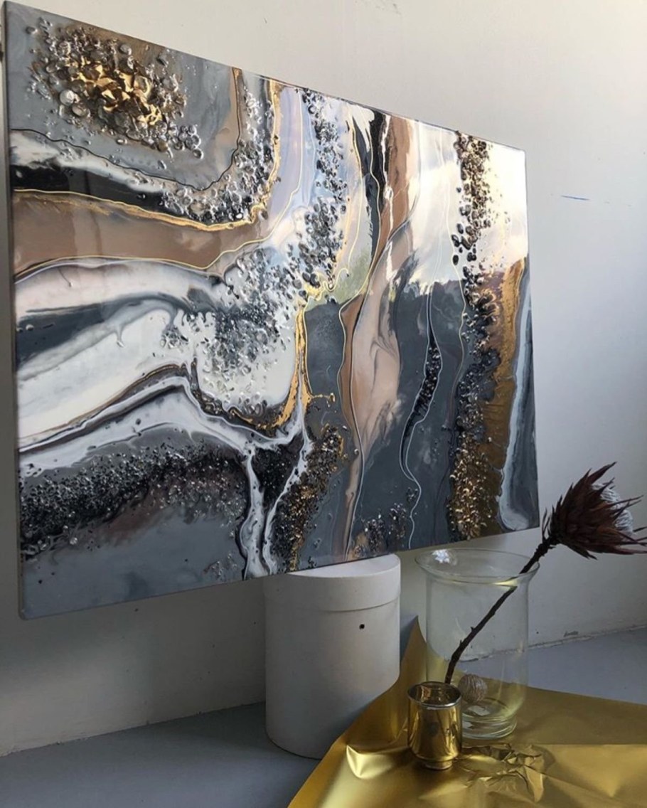 Картины из смолы в интерьере