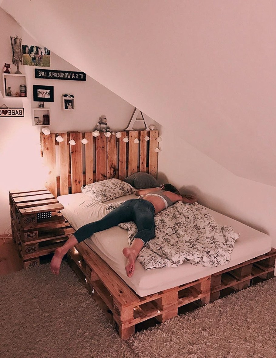 Кровать из поддонов односпальная