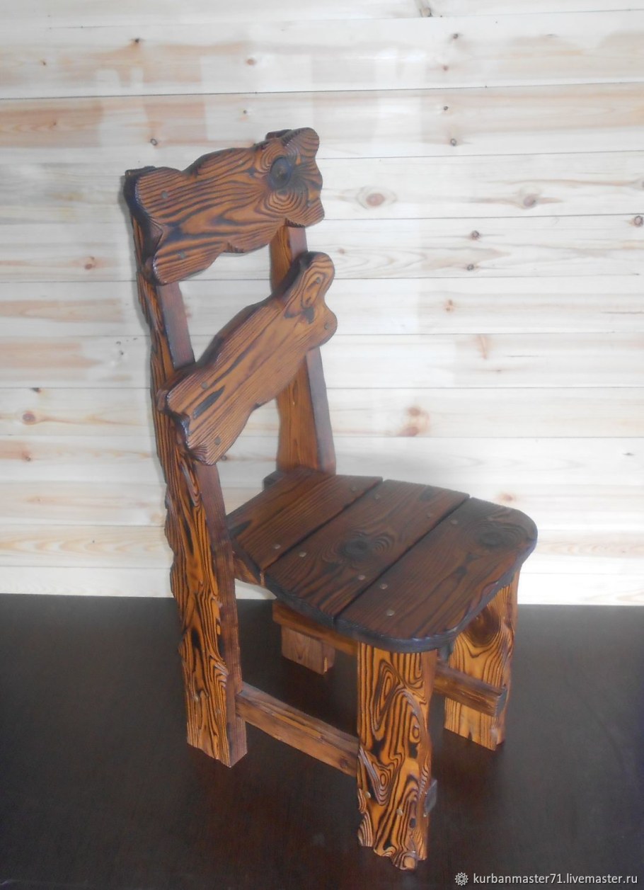 Кресло под старину из дерева
