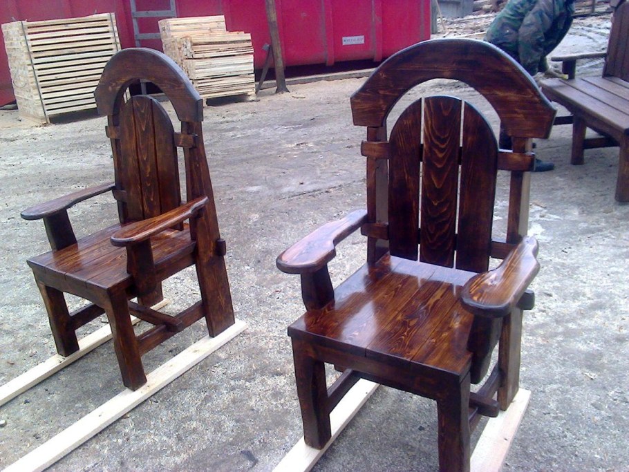 Стул под старину из дерева