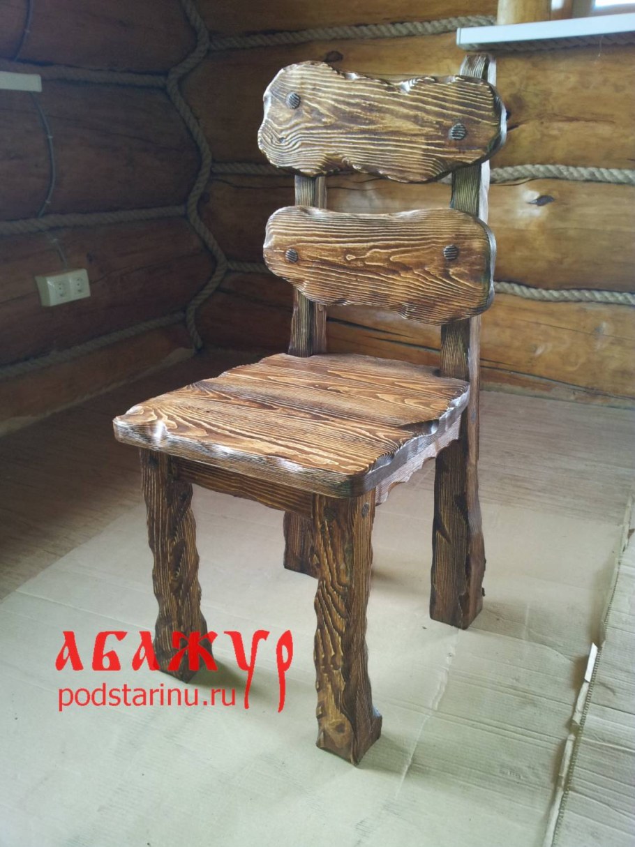 Стул из состаренного дерева