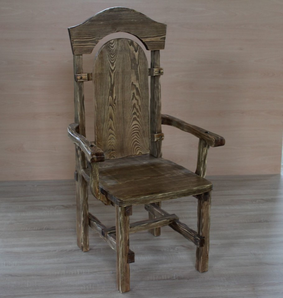 Кресло из дерева