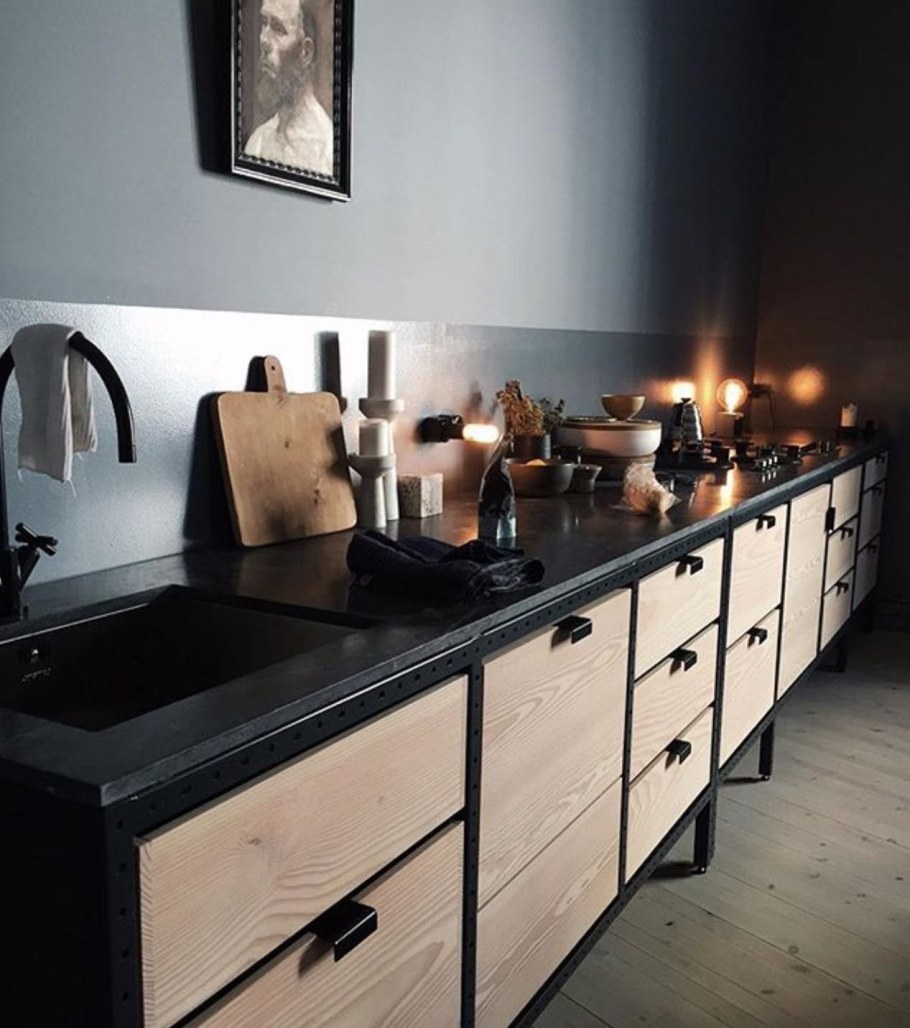 Кухня лофт из металла и дерева