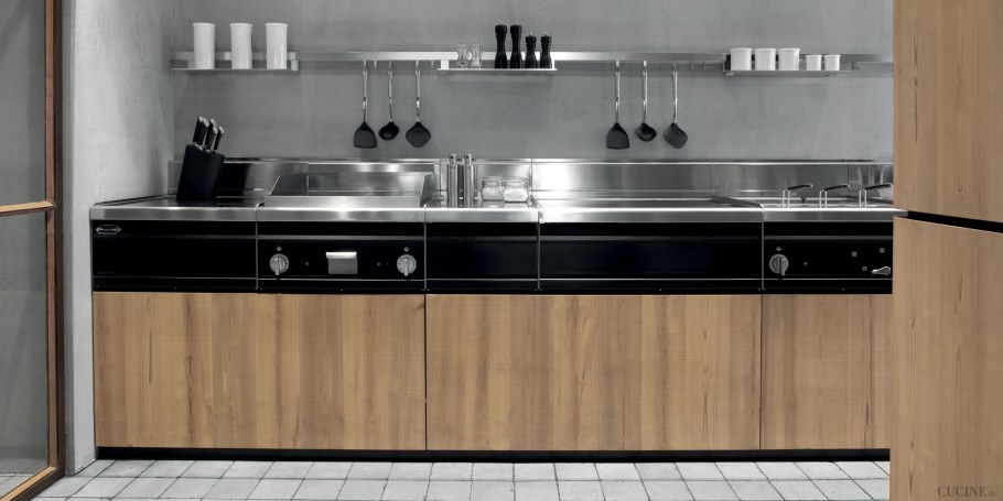 Кухня из металла и дерева