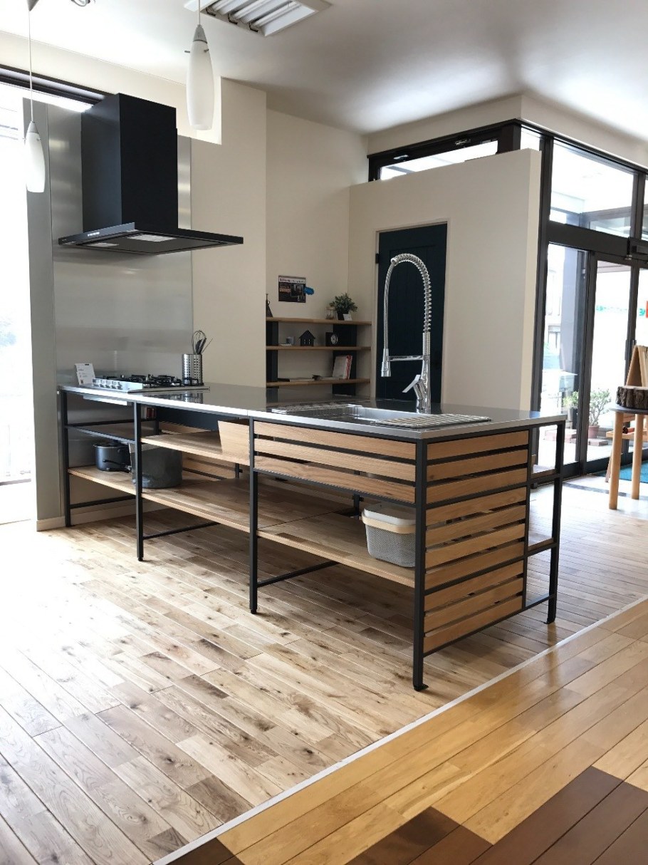 Кухня из металла в стиле лофт