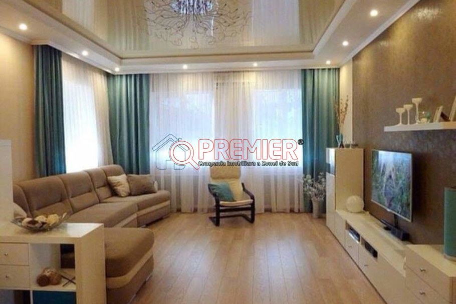 Потолок в маленькой гостиной