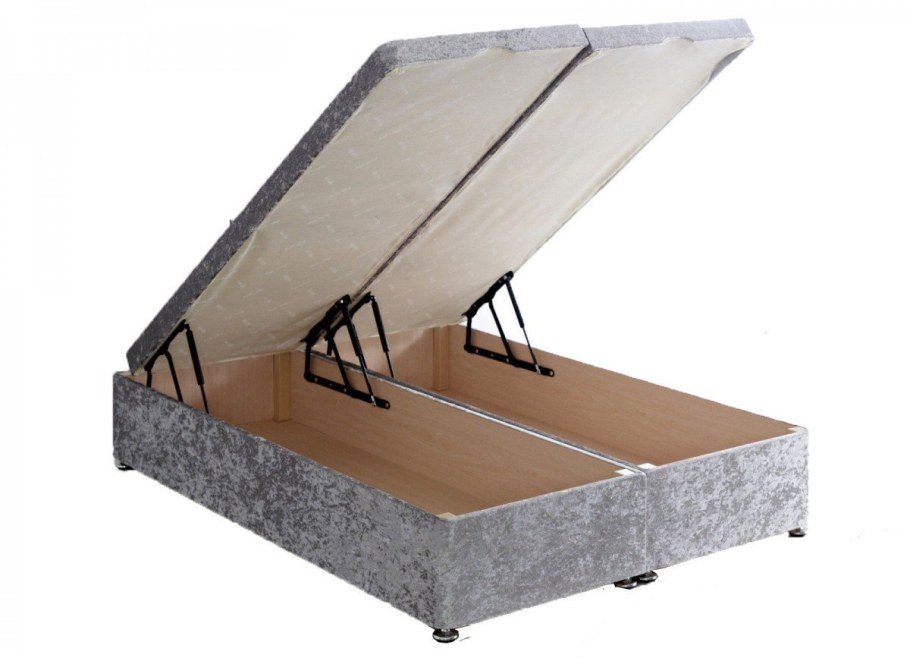 Диван с подъемным механизмом подушек