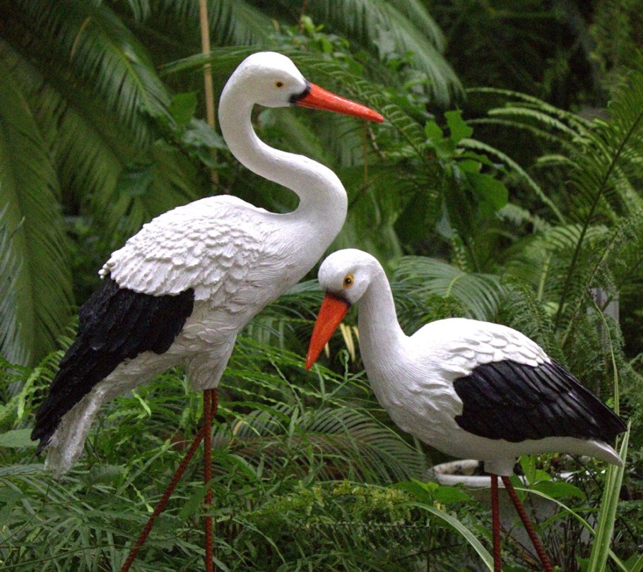 Аист фигурка для сада