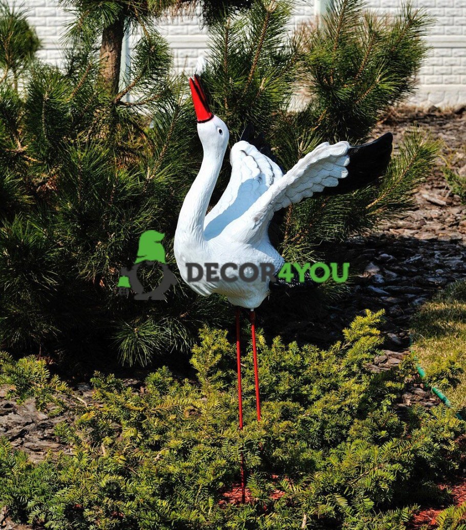 Фигура аиста для сада