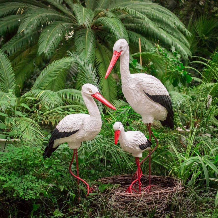 Аист фигурка для сада