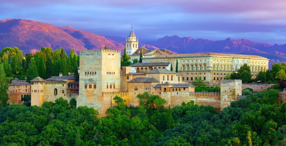 Дворец крепость Альгамбра