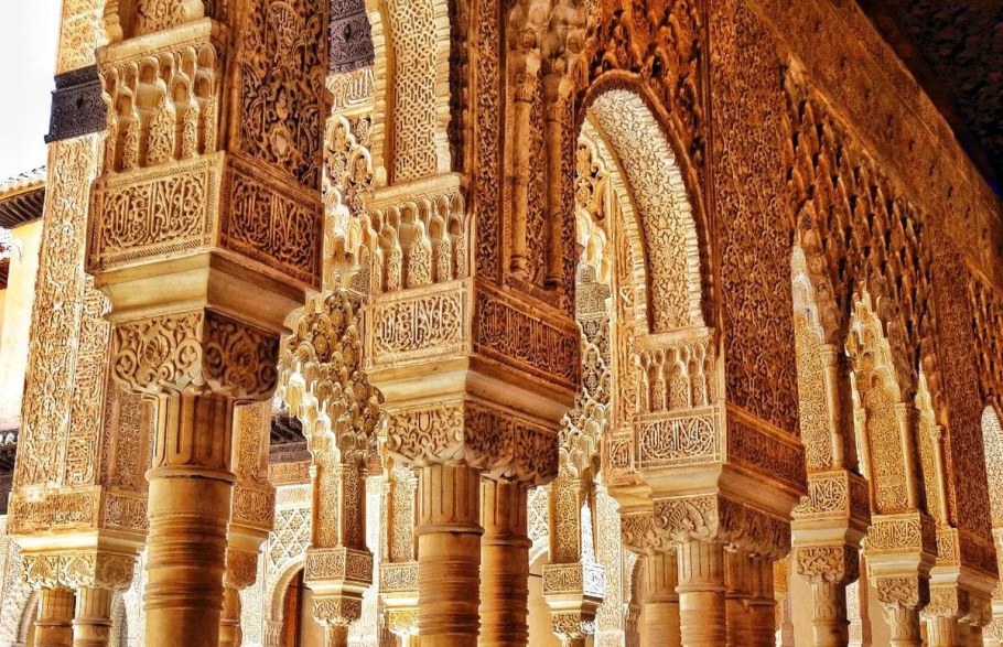 Испания дворец Альгамбра в Гранаде