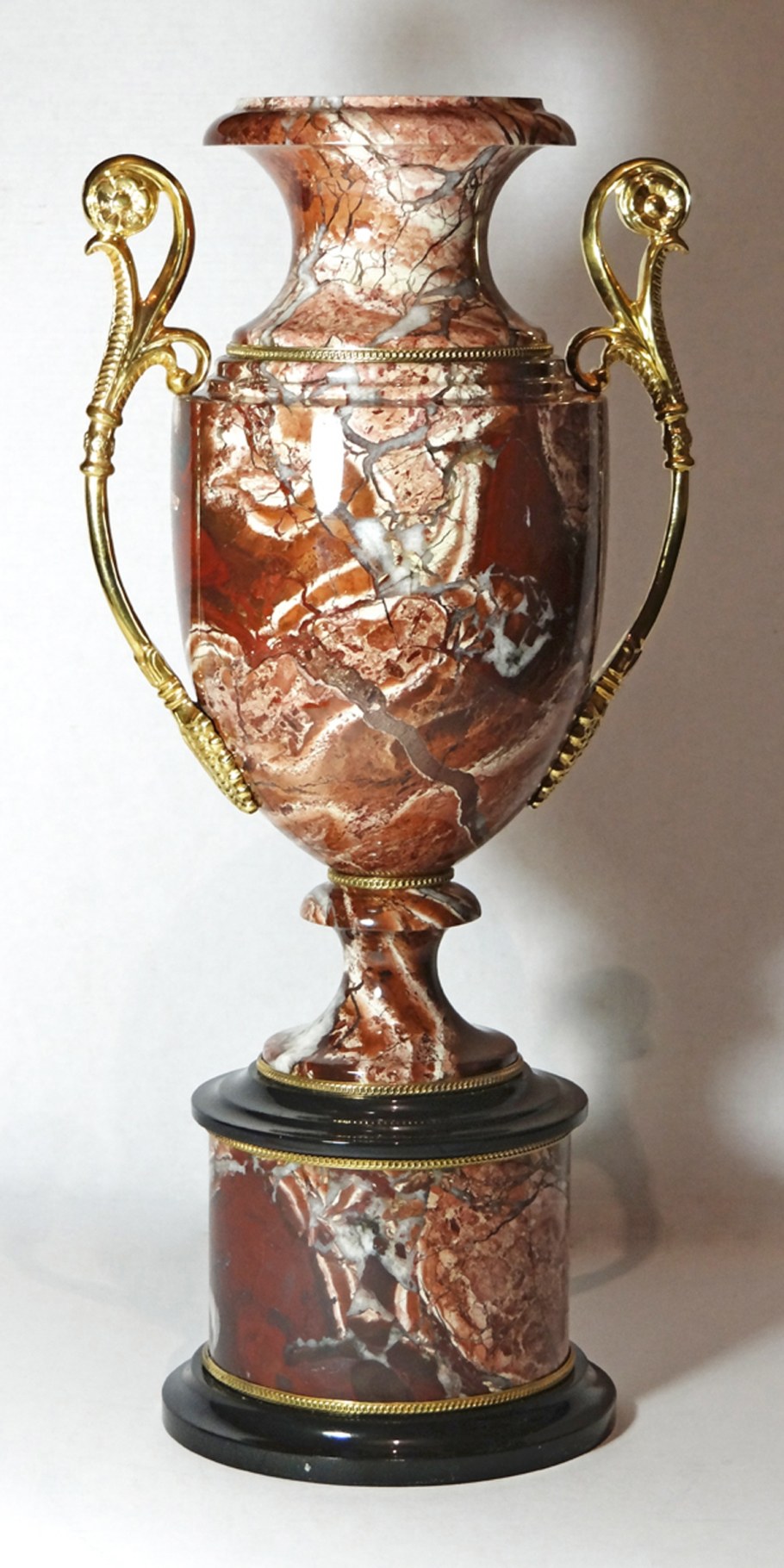 Посуда из яшмы