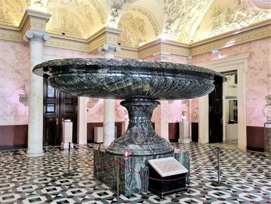 Царица ВАЗ В Эрмитаже фото