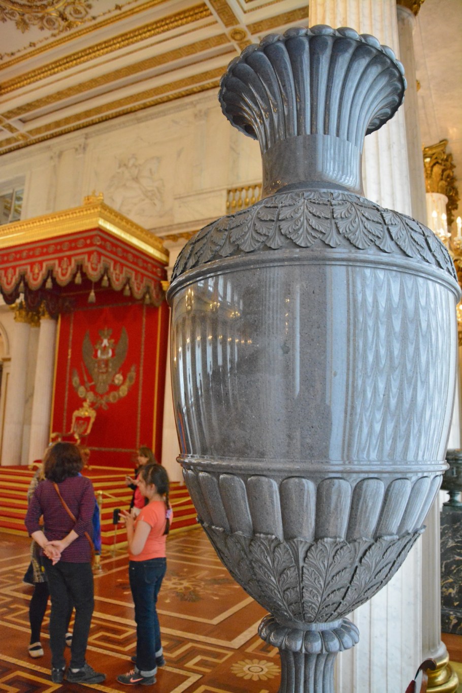 Каменные вазы Эрмитажа