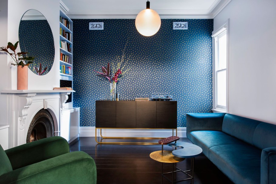 Синяя стена