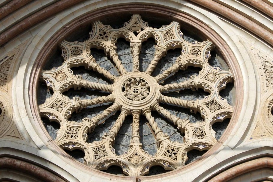 Окно-роза Амьенского собора