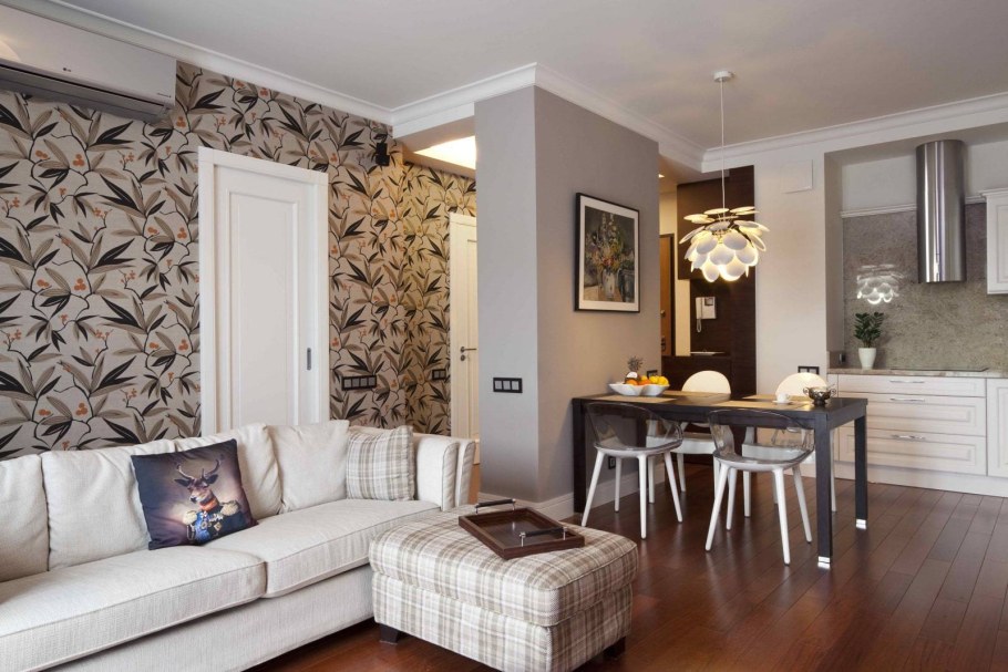 Обои на стене в гостиной