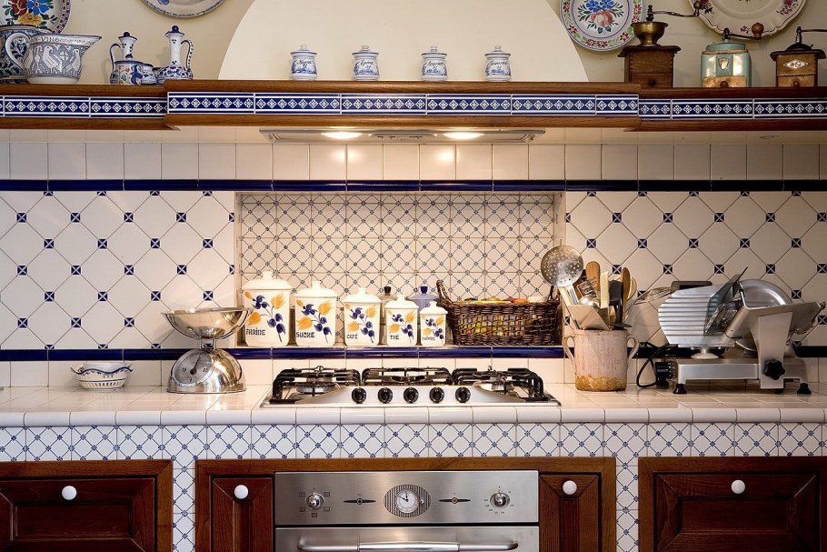 Метлахская плитка на фартук кухни