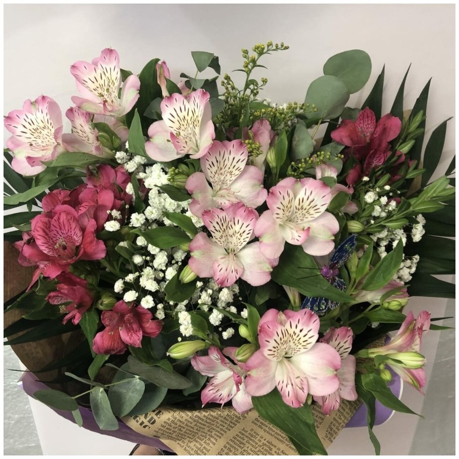 Цветы в букете альстромерия