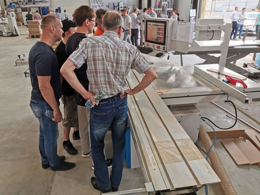 Распиловщик сборщик мебели