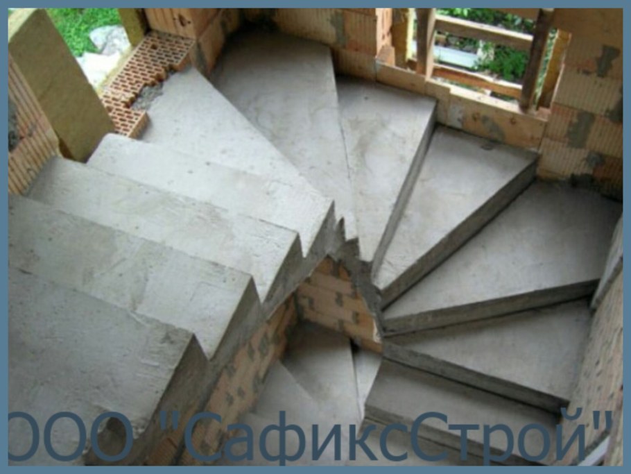 Опалубка монолитной лестницы с забежными ступенями