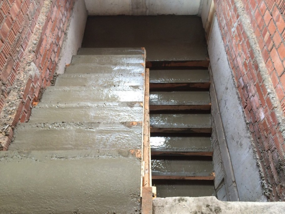 Бетонная лестница монолит