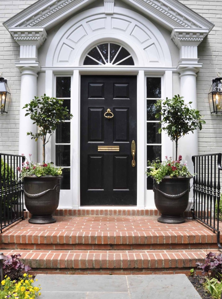 Входная дверь крыльцо