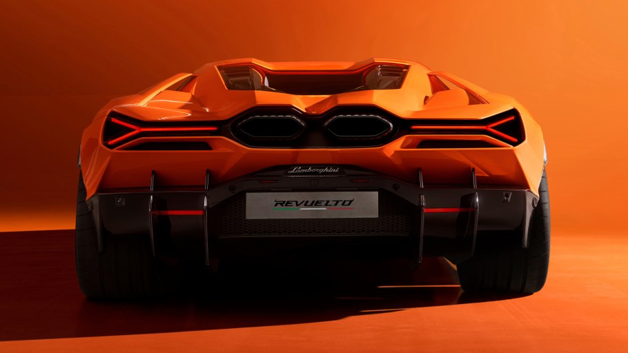 Ламборджини revuelto