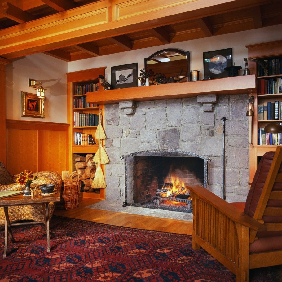 Уютная гостиная с камином